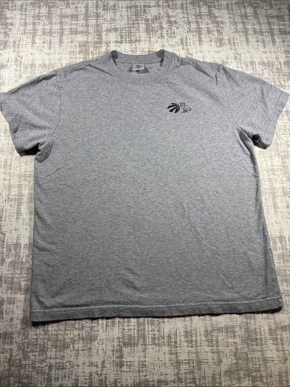 OVO Men's Light Gray Crewneck Raptors Tee with Small Chest Logo 27x23 PTP SZ M